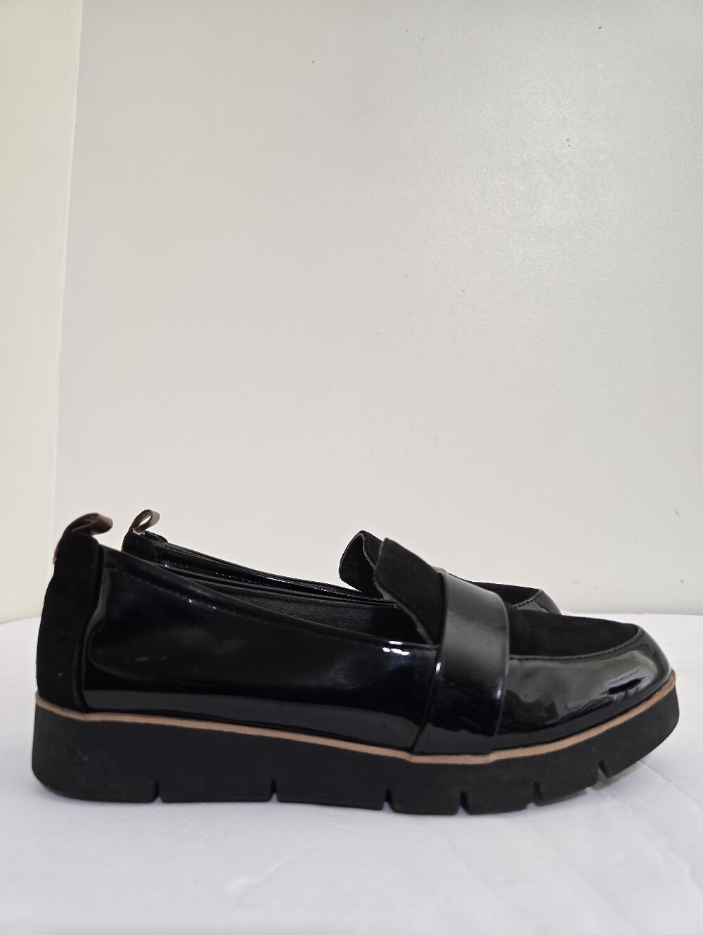 DR. SCHOLLS size 7.5 Slip On Almond Toe Patent 1" Platform Webster Loafers